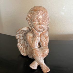 Cherub sitting angel in glazed terracotta pottery